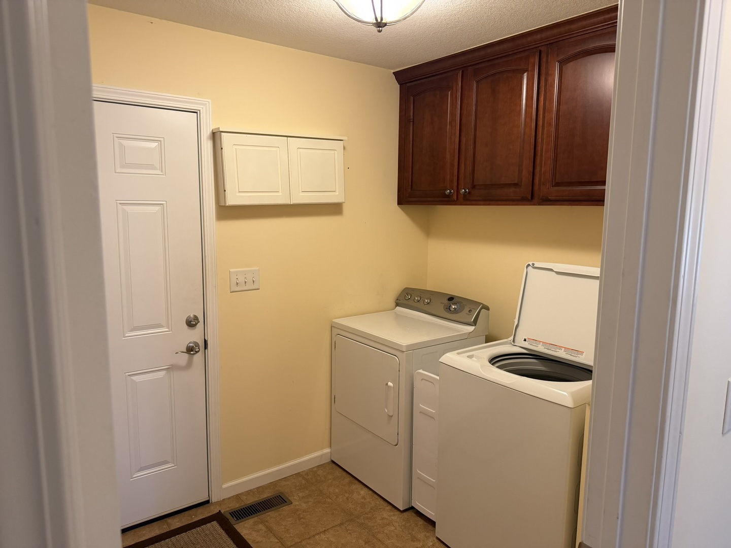 2 Dove Lane Metropolis, IL 62960 - Photo 28 of 35 a utility room with dryer and washer