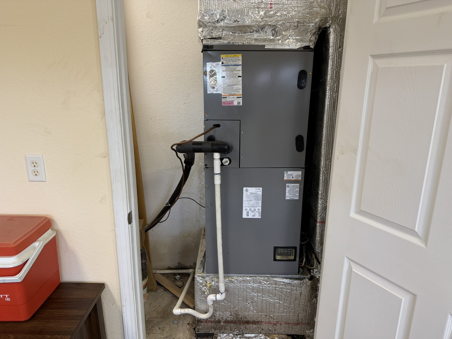 2 Dove Lane Metropolis, IL 62960 - Photo 35 of 35 a view of a hallway with furniture