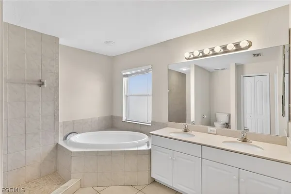 $2,690 | 815 Southwest 11th Avenue, Cape Coral, FL 33991