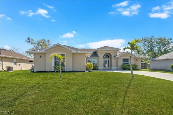$2,690 | 815 Southwest 11th Avenue, Cape Coral, FL 33991