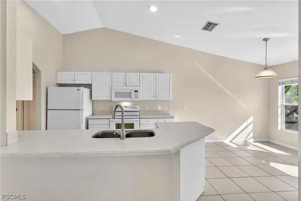 $2,690 | 815 Southwest 11th Avenue, Cape Coral, FL 33991