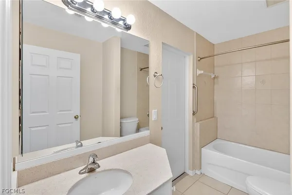 $2,690 | 815 Southwest 11th Avenue, Cape Coral, FL 33991