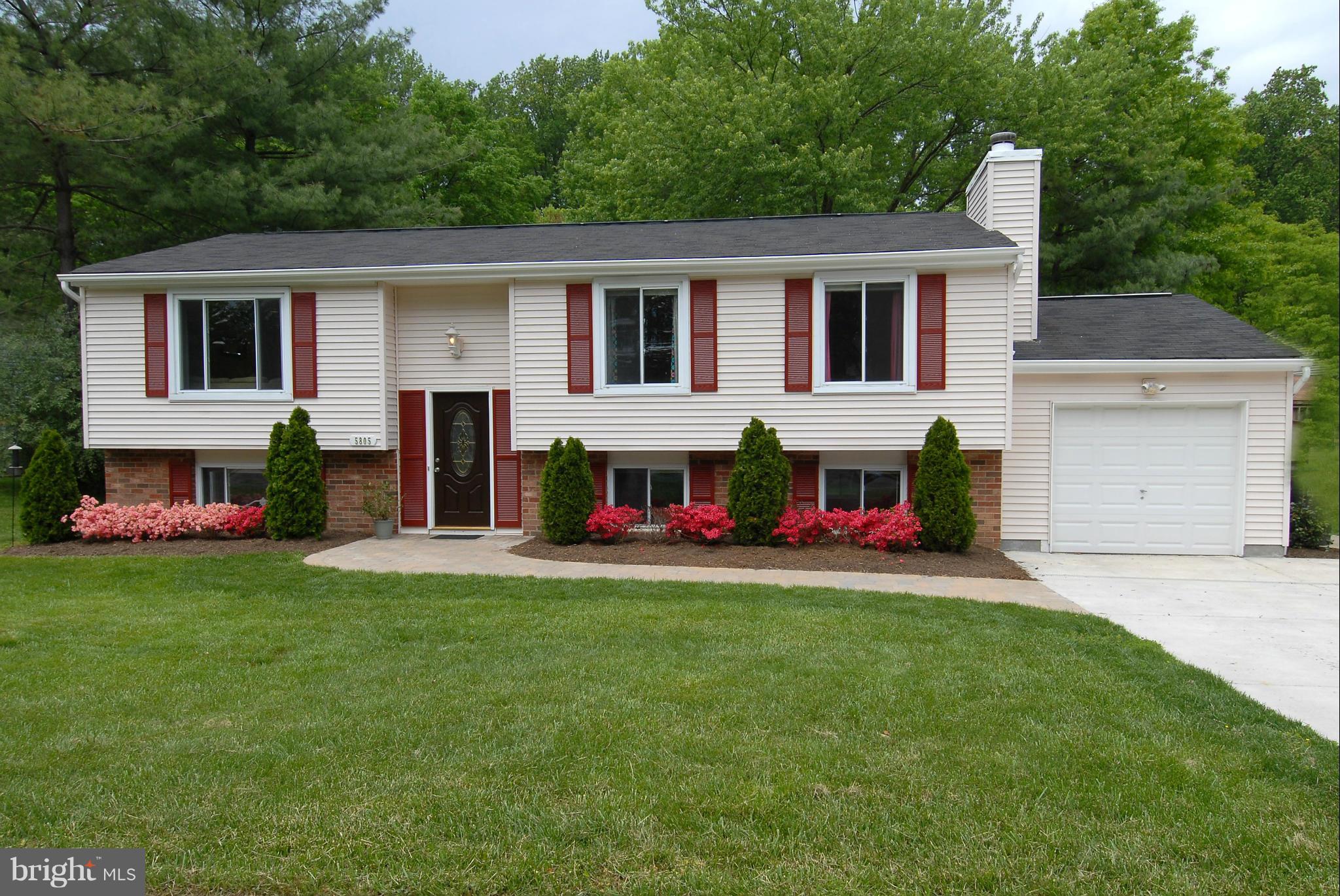 5805 Heming Avenue Springfield, VA 22151 - Photo 1 of 30 Exterior (Front)