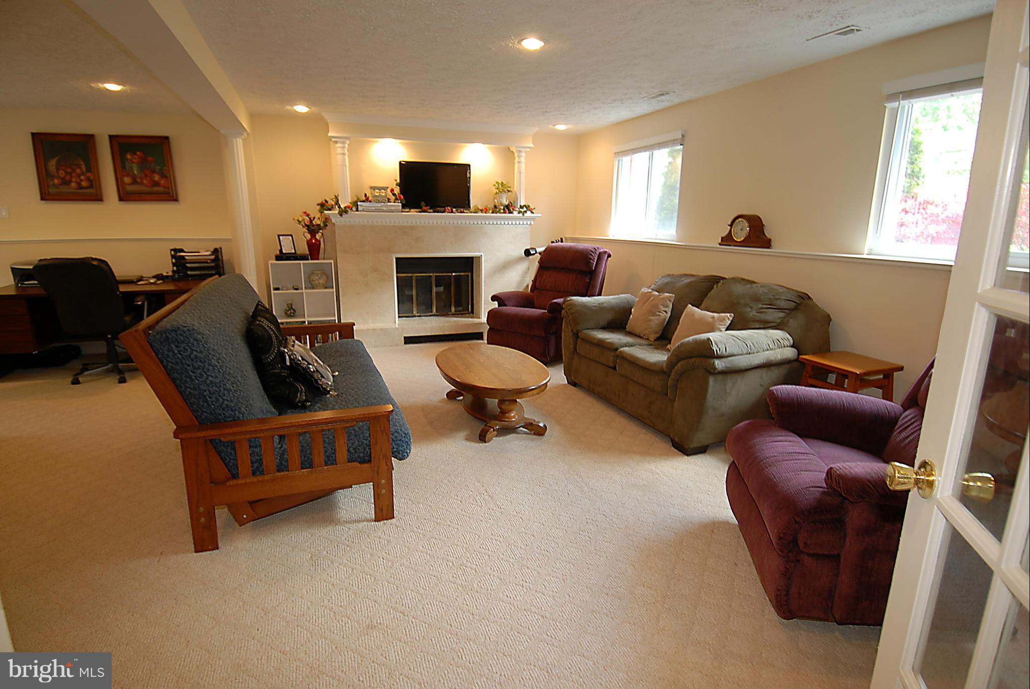 5805 Heming Avenue Springfield, VA 22151 - Photo 22 of 30 Family Room
