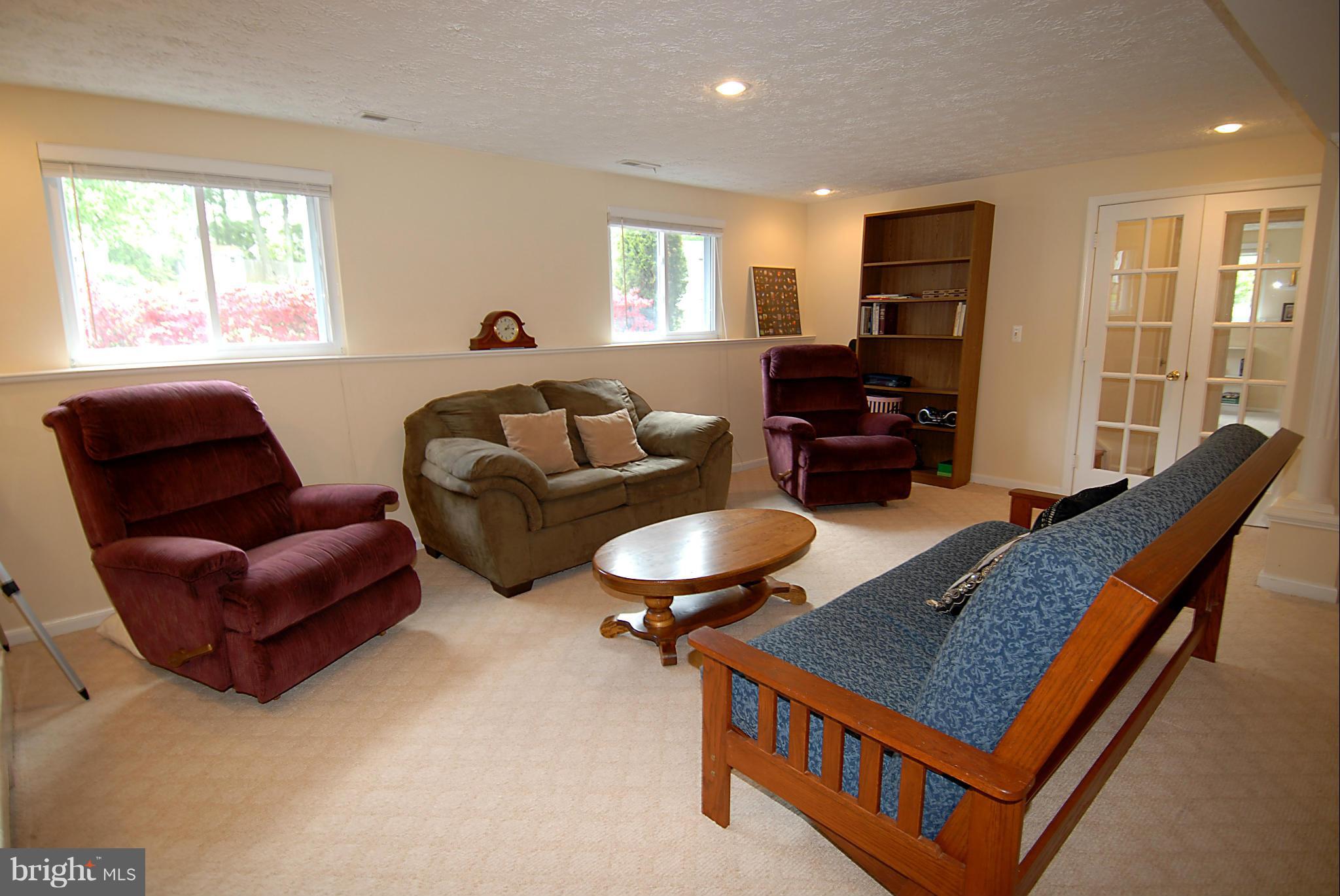 5805 Heming Avenue Springfield, VA 22151 - Photo 24 of 30 Family Room