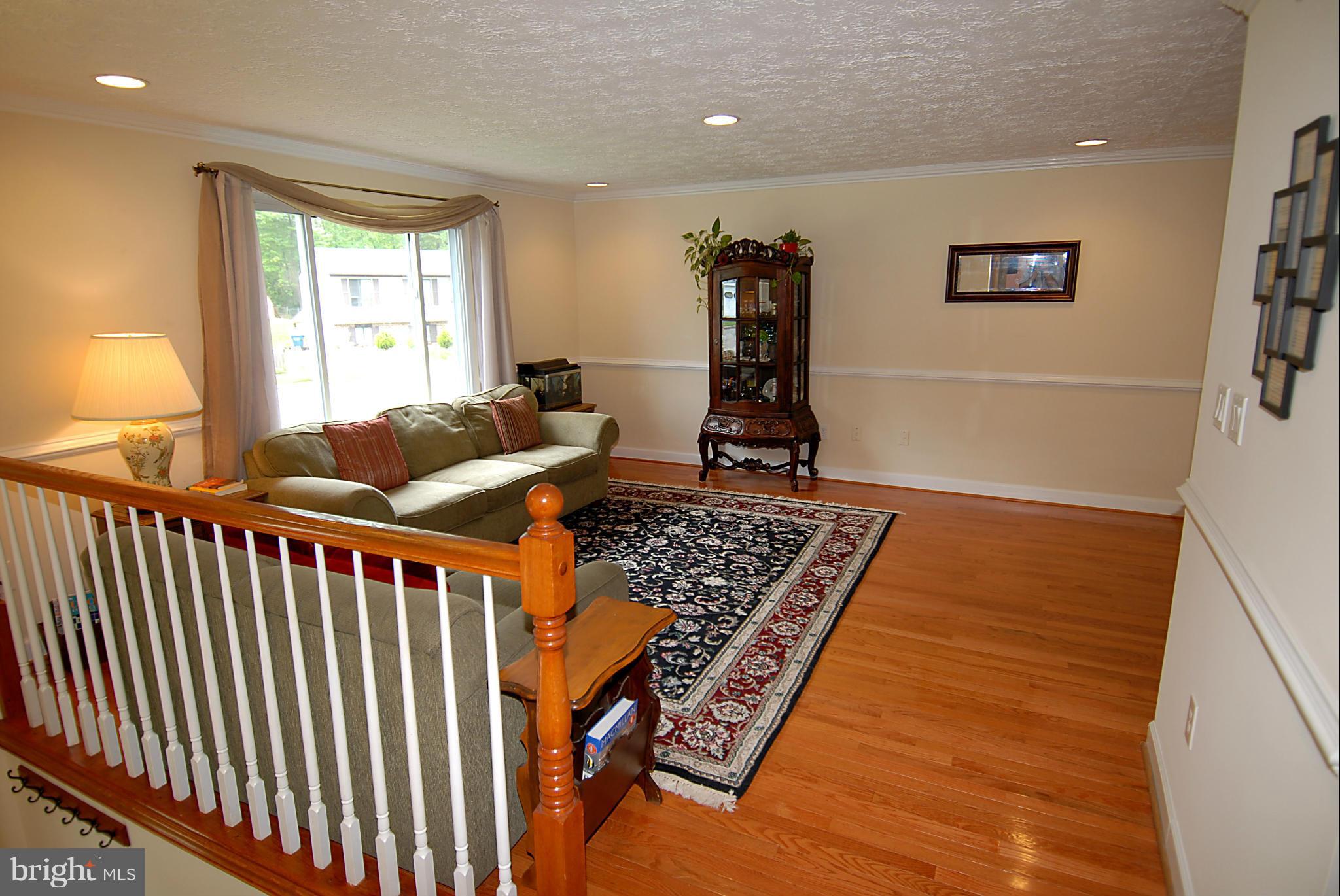 5805 Heming Avenue Springfield, VA 22151 - Photo 4 of 30 Living Room