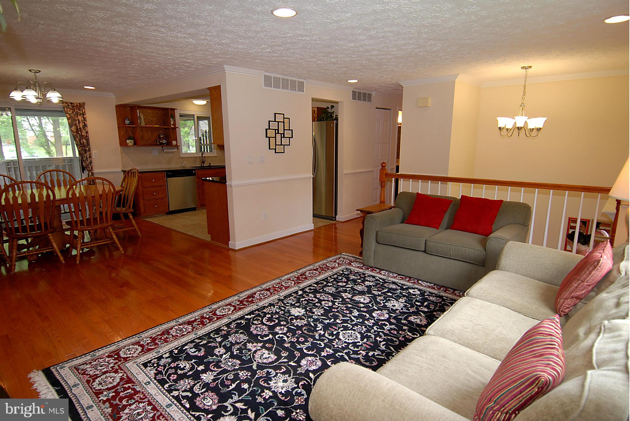 5805 Heming Avenue Springfield, VA 22151 - Photo 5 of 30 Living Room