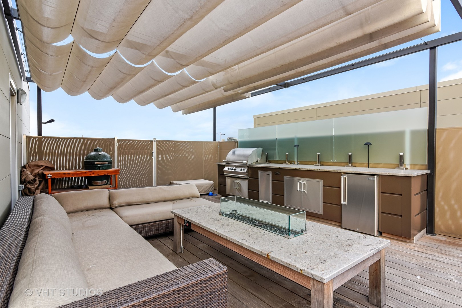 1132 West Adams Street, Unit PHE Chicago, IL 60607 - Photo 18 of 23 a outdoor living space with furniture