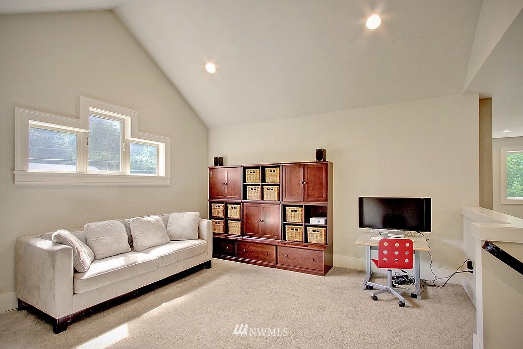 1727 Nile Avenue Northeast Renton, WA 98059 - Photo 9 of 17