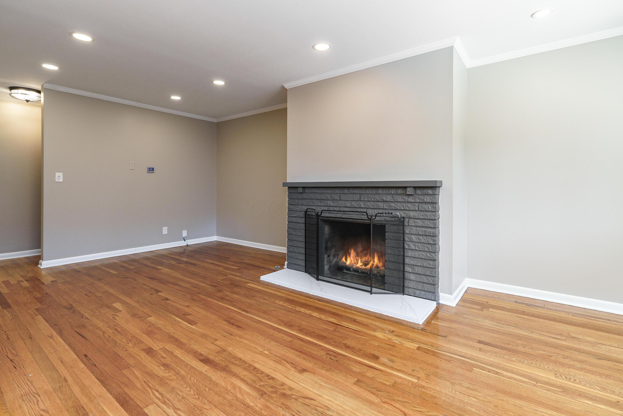 1780 Riverhill Road Columbus, OH 43221 - Photo 3 of 35 Living Room