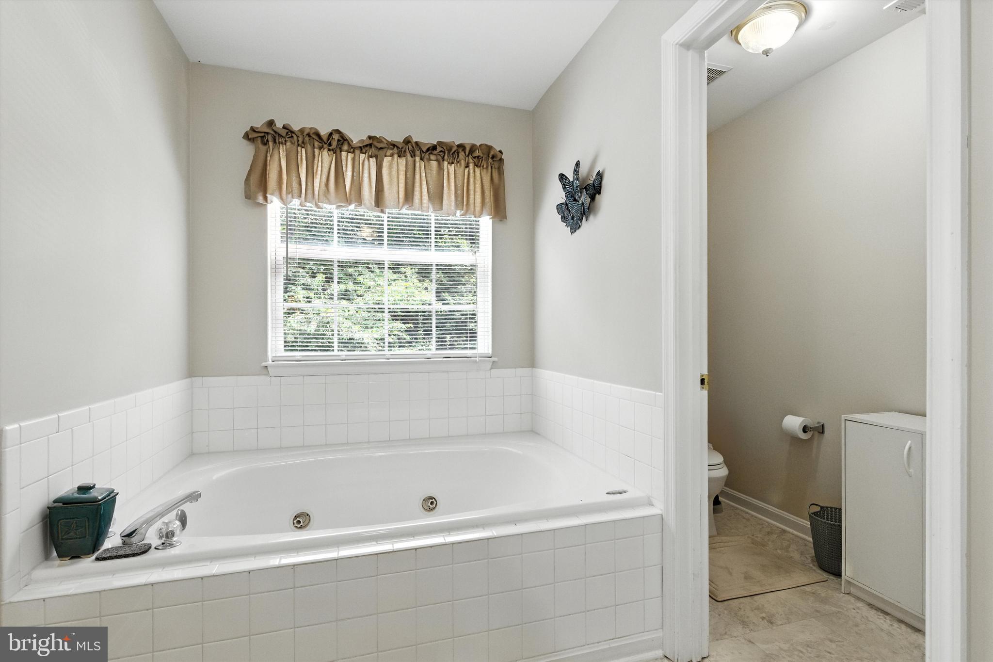 926 Nicodemus Road Reisterstown, MD 21136 - Photo 23 of 40 Large soaking tub