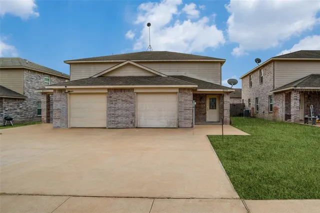 $1,600 | 809 East College Avenue, Princeton, TX 75407