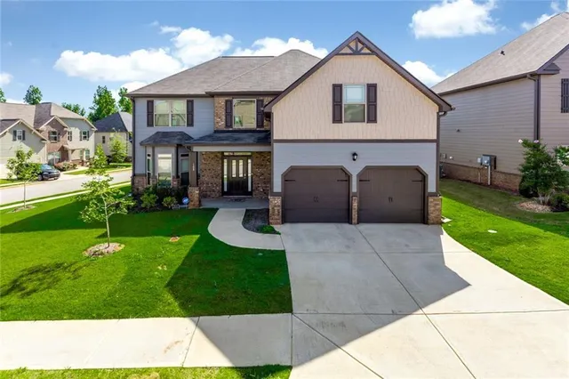 a view of outdoor space yard and front view of a house