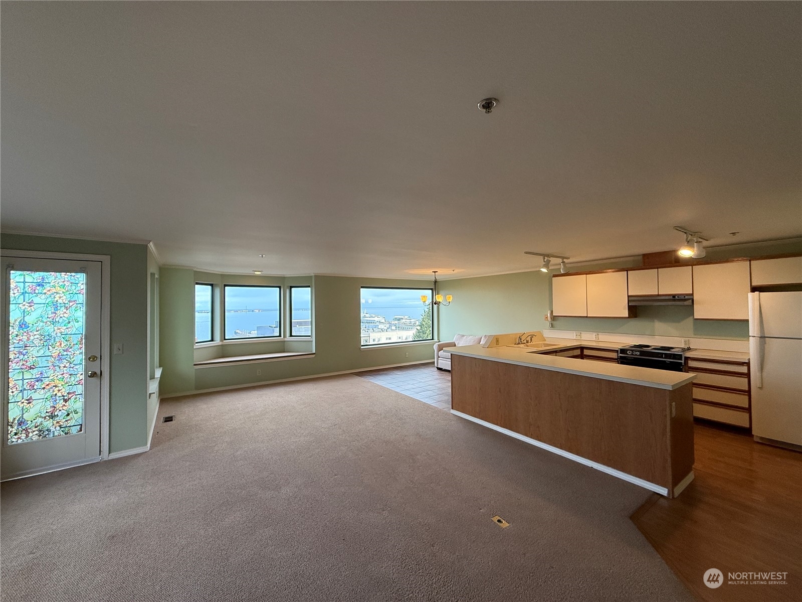 226 West 2nd Street, Unit 2 Port Angeles, WA 98362 - Photo 5 of 34