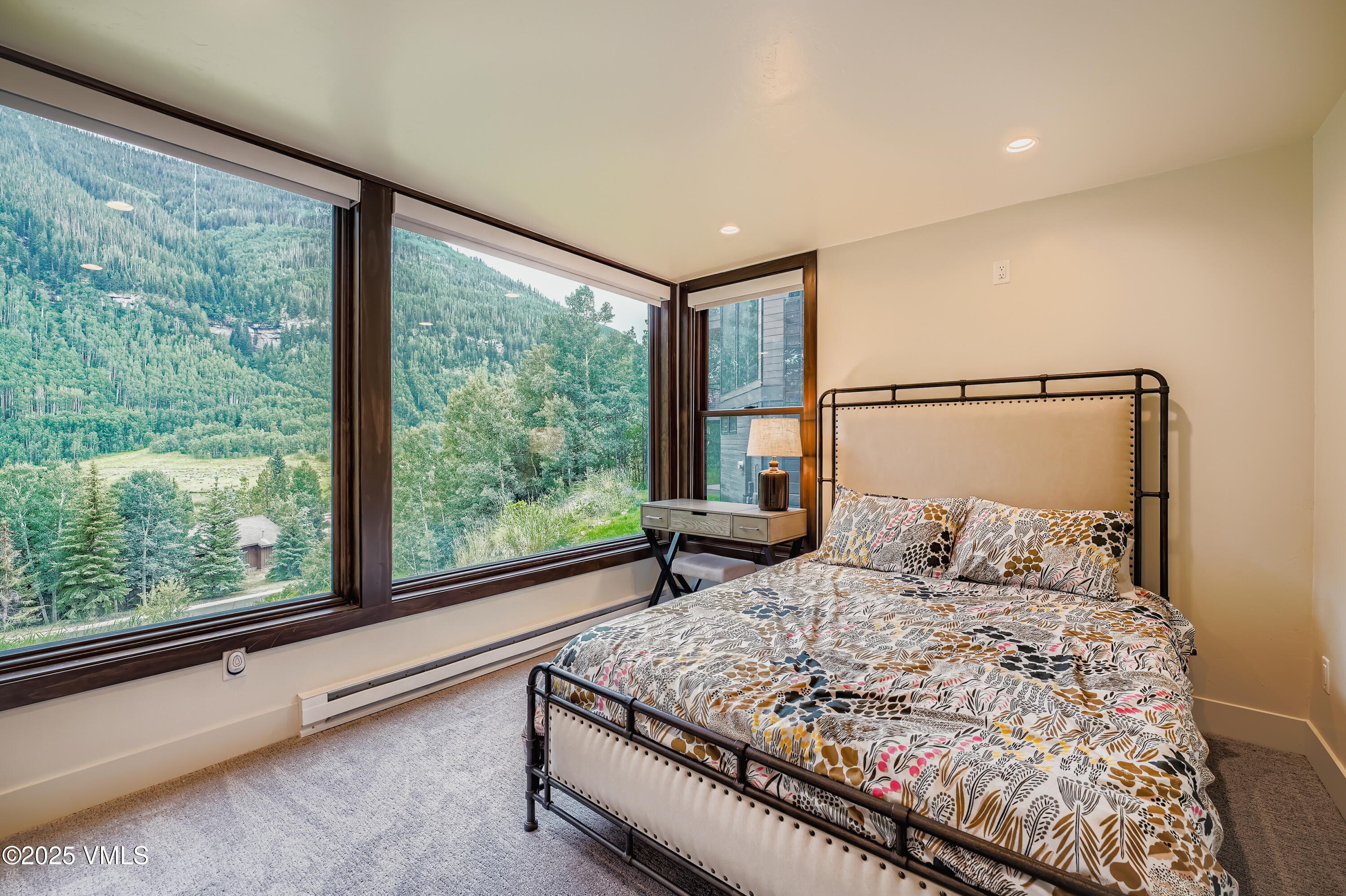 3245 Katsos Ranch Road, Unit A Vail, CO 81657 - Photo 21 of 40 Summer Bedroom