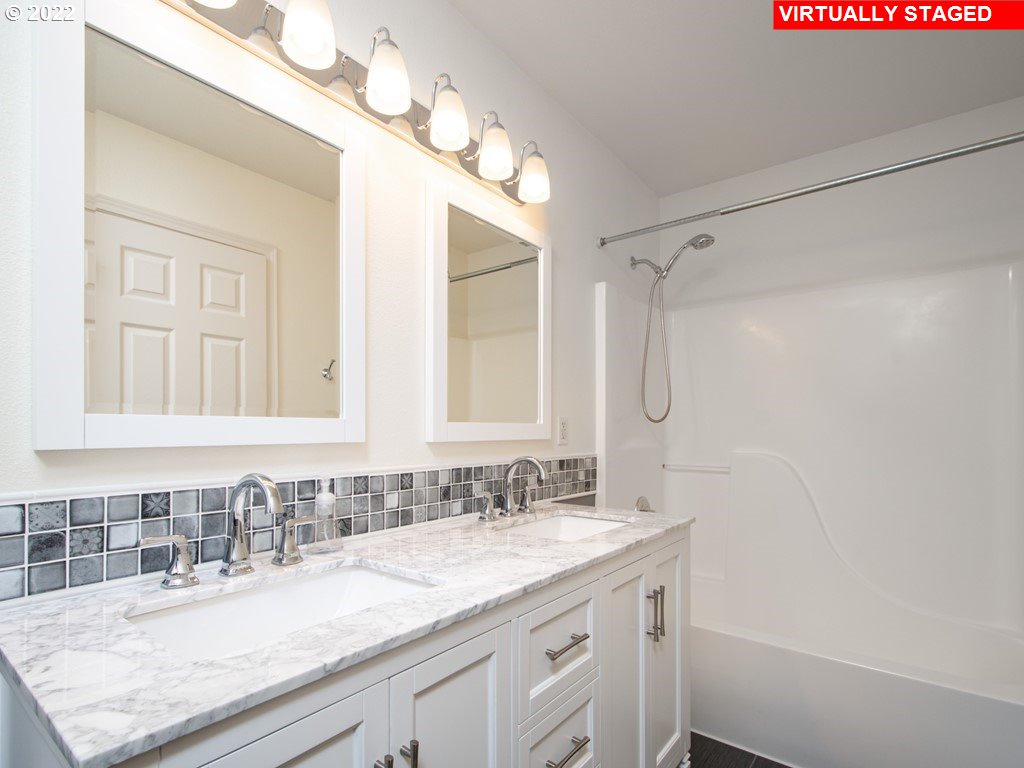 3214 Northwest Pacific Rim Drive Camas, WA 98607 - Photo 13 of 32 Owner's Suite Bathroom