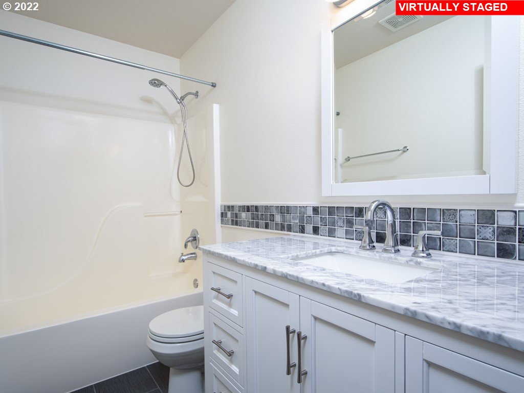 3214 Northwest Pacific Rim Drive Camas, WA 98607 - Photo 16 of 32 Bathroom