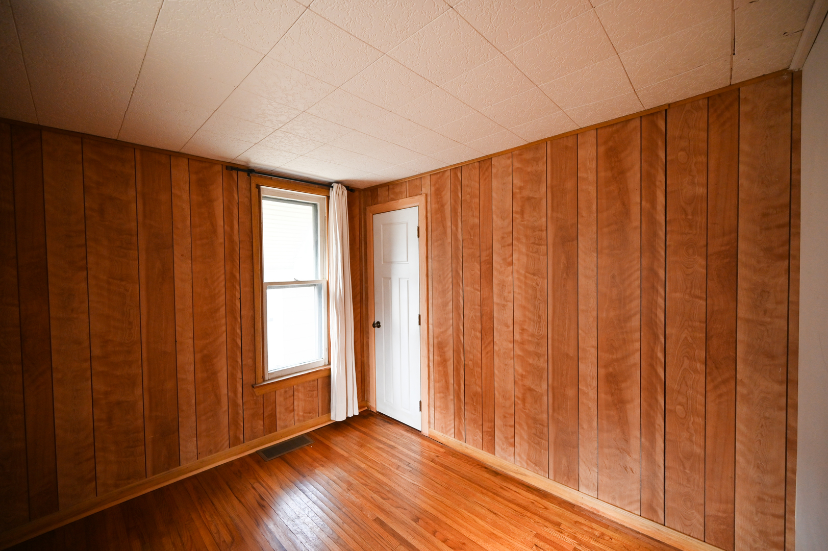 219 South 7th Street DeKalb, IL 60115 - Photo 15 of 30 a very nice looking room with wooden floor