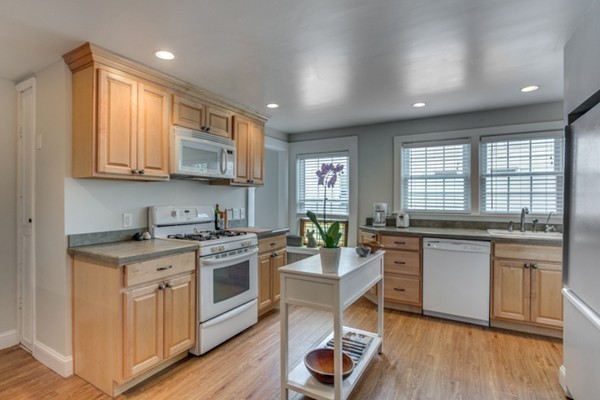 11 Thomas Road Swampscott, MA 01907 - Photo 7 of 30 Gallery Image 7