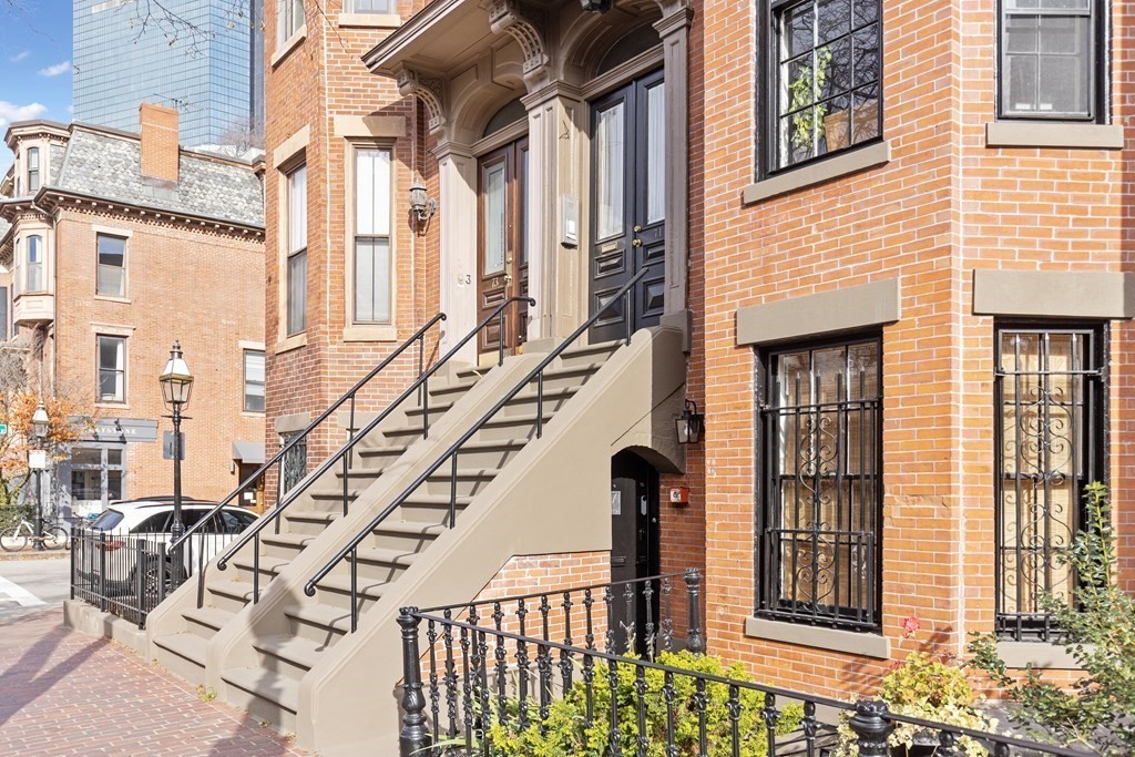 71 Dartmouth Street, Unit 1 Boston, MA 02116 - Photo 26 of 26 a front view of a house with a yard