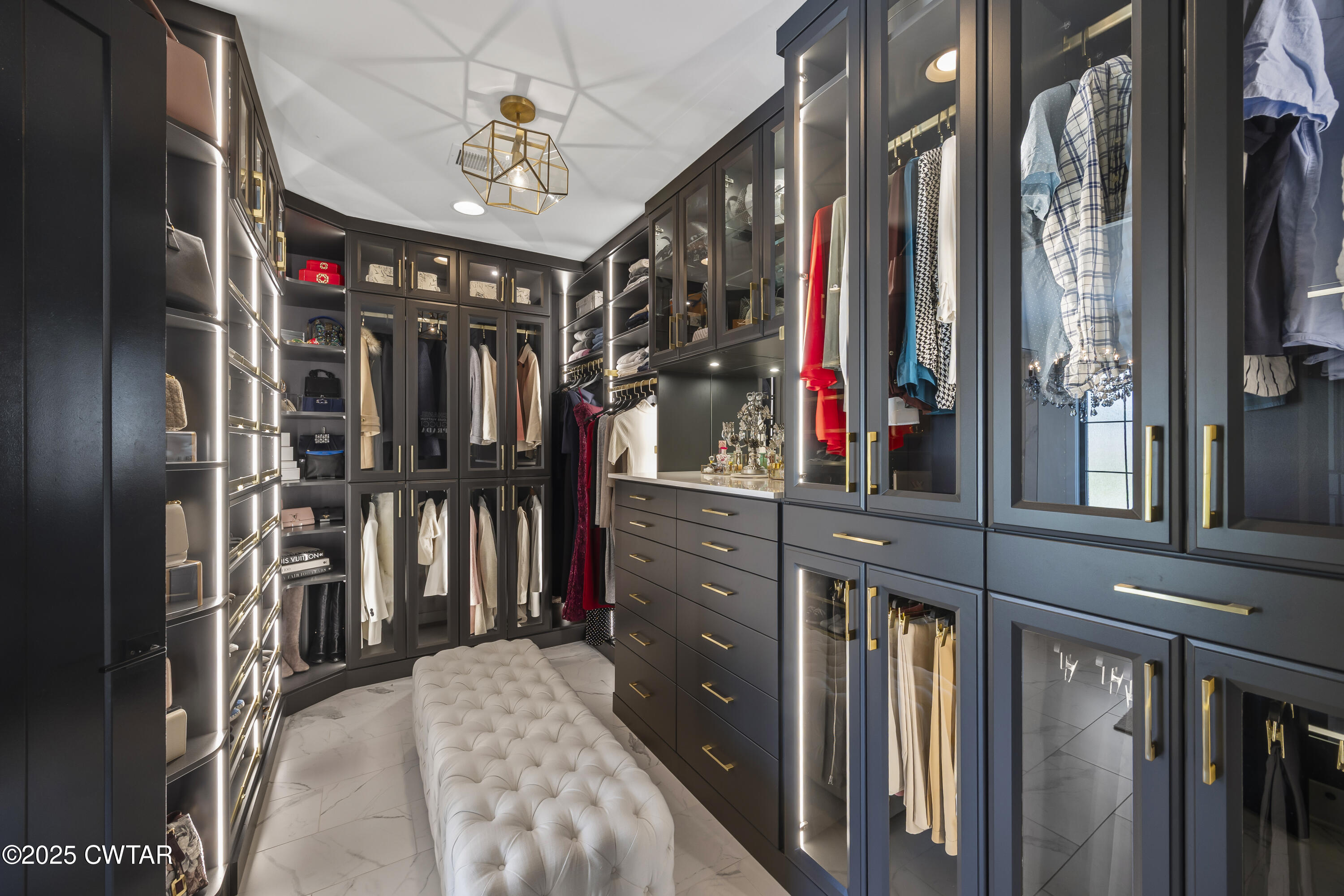 7 Swanbourne Cove Jackson, TN 38305 - Photo 20 of 44 a view of a entryway of a house