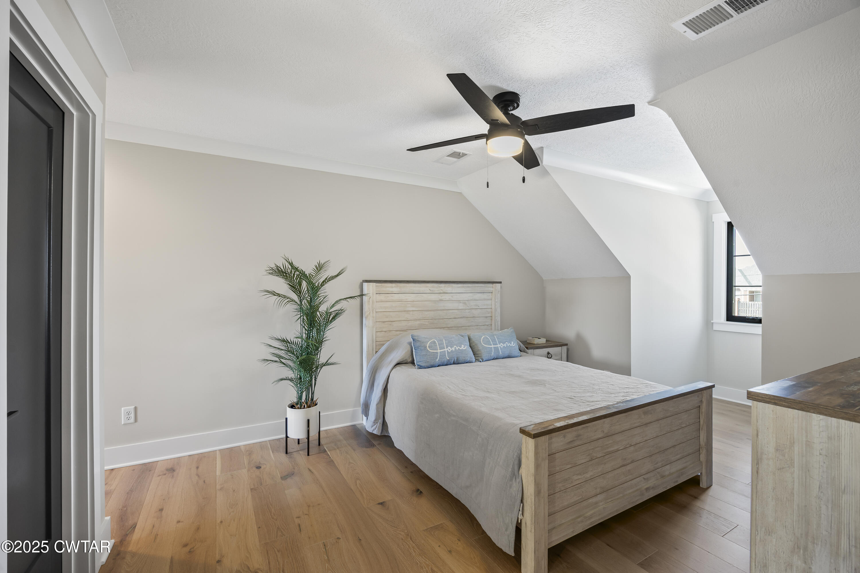 7 Swanbourne Cove Jackson, TN 38305 - Photo 25 of 44 a bedroom with a bed and a potted plant