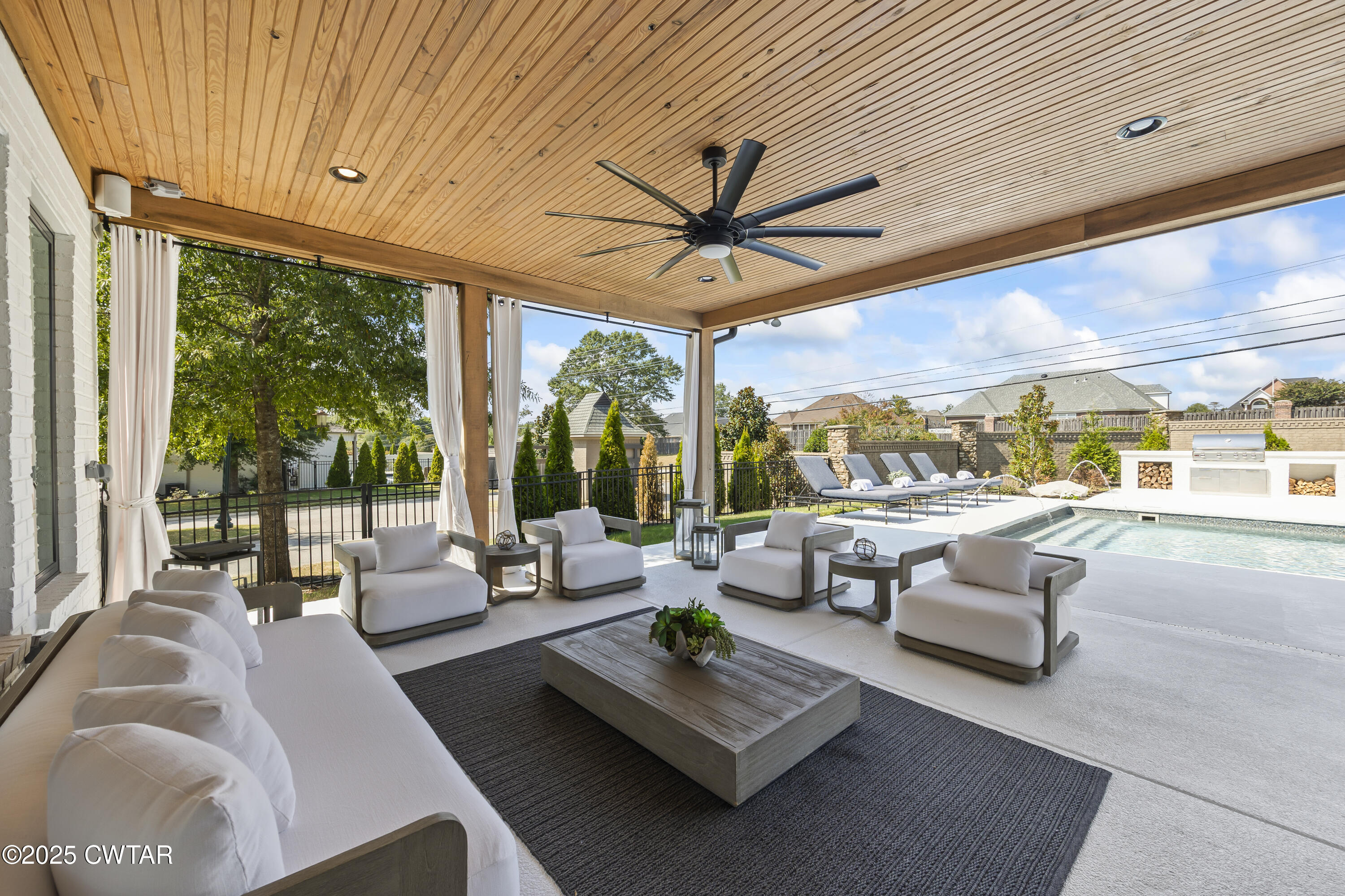 7 Swanbourne Cove Jackson, TN 38305 - Photo 34 of 44 a living room with furniture and a large window