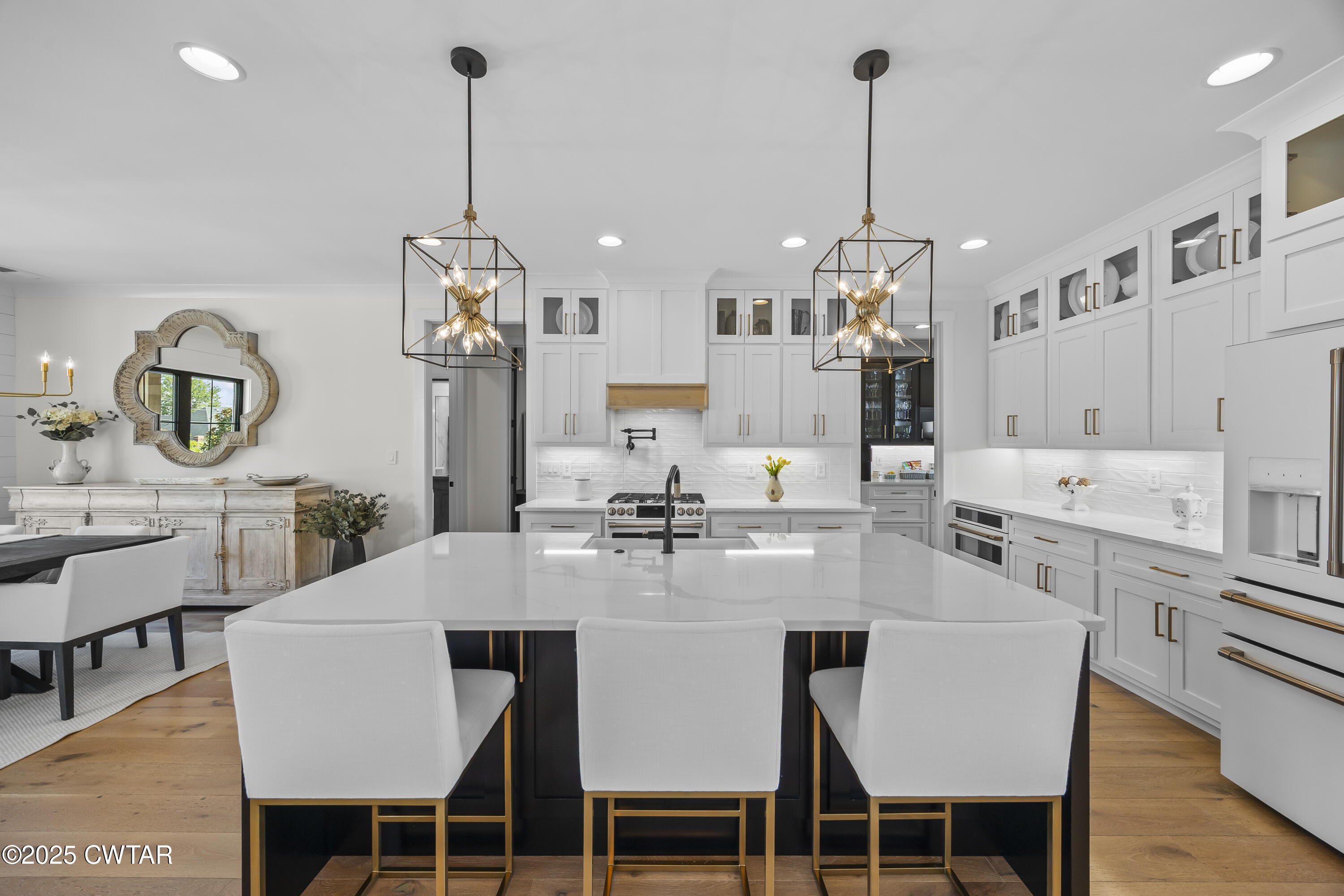 7 Swanbourne Cove Jackson, TN 38305 - Photo 7 of 44 a kitchen that has a table and chairs in it