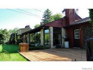 2730 Walbridge Drive Rochester, MI 48307 - Photo 13 of 19 Deck