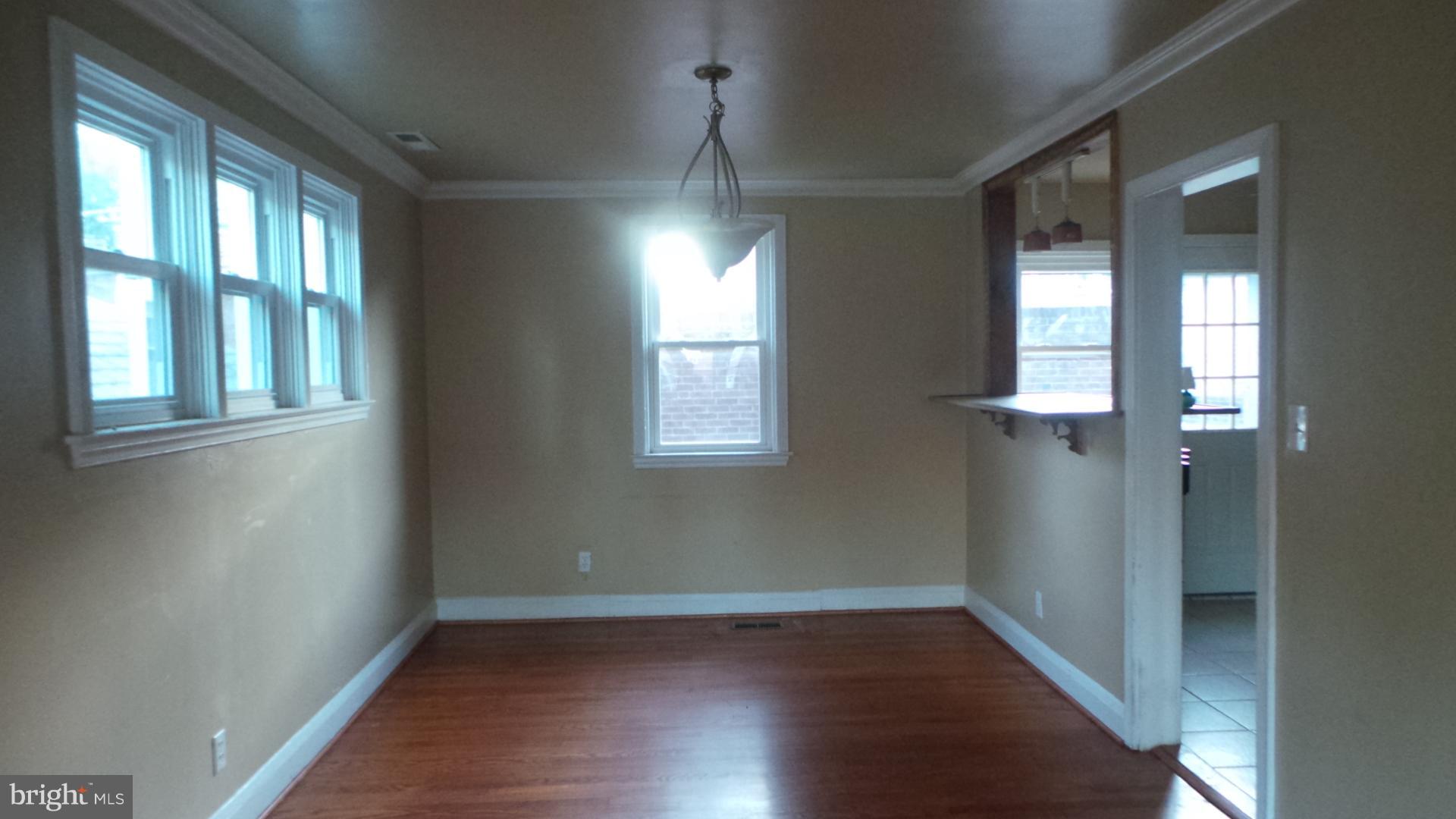 400 Overbrook Road Catonsville, MD 21228 - Photo 7 of 14 Interior (General)