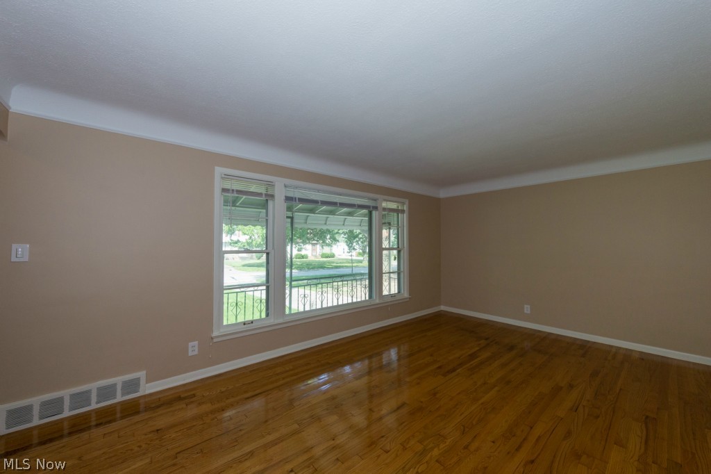 505 Greenvale Road South Euclid, OH 44121 - Photo 4 of 25