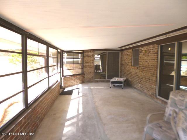 5400 Weaver Road Orange Park, FL 32073 - Photo 4 of 14 Screened Patio