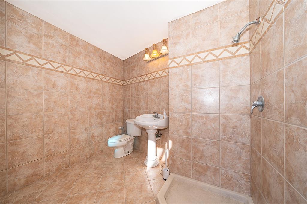 372 Rest Haven Road Geneva, FL 32732 - Photo 44 of 68 a bathroom with a shower