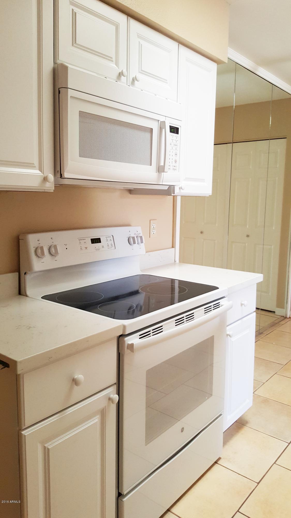 99 North Cooper Road, Unit 127 Chandler, AZ 85225 - Photo 6 of 9 stove