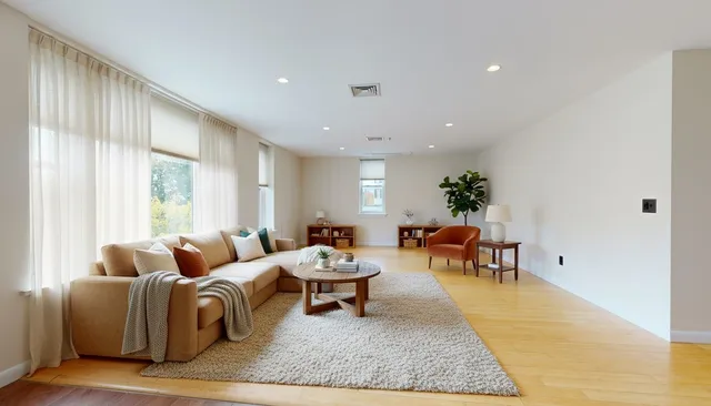 $450,000 | 230 College Street, Unit 7, Burlington, VT 05401