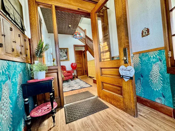 $4,900 | 1464 West Minnehaha Avenue, St. Paul, MN 55104