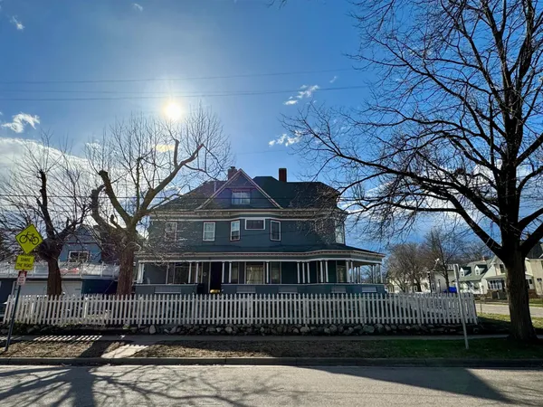 $4,900 | 1464 West Minnehaha Avenue, St. Paul, MN 55104