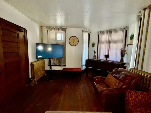 $4,900 | 1464 West Minnehaha Avenue, St. Paul, MN 55104