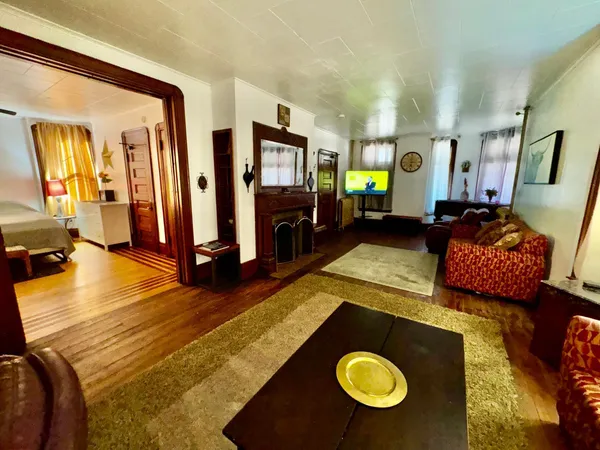 $4,900 | 1464 West Minnehaha Avenue, St. Paul, MN 55104