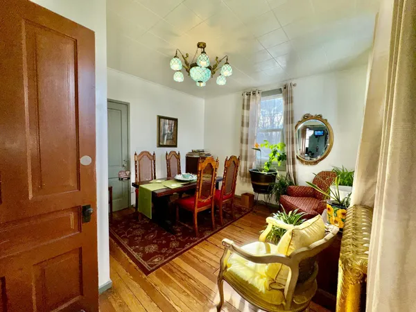$4,900 | 1464 West Minnehaha Avenue, St. Paul, MN 55104