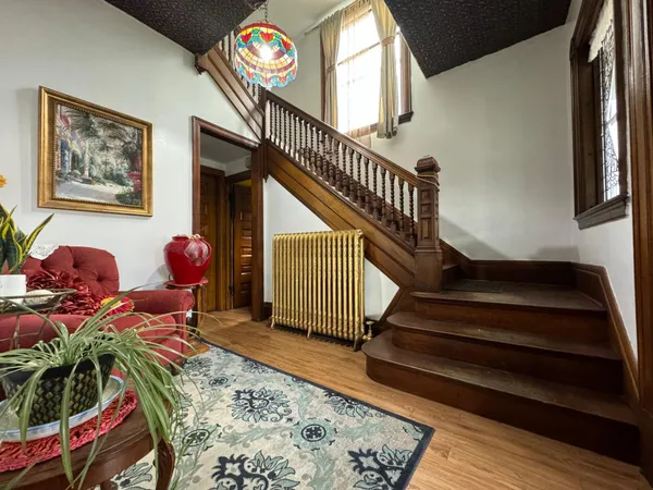 $4,900 | 1464 West Minnehaha Avenue, St. Paul, MN 55104