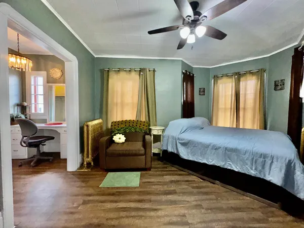$4,900 | 1464 West Minnehaha Avenue, St. Paul, MN 55104