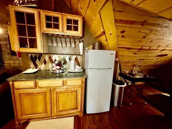 $4,900 | 1464 West Minnehaha Avenue, St. Paul, MN 55104