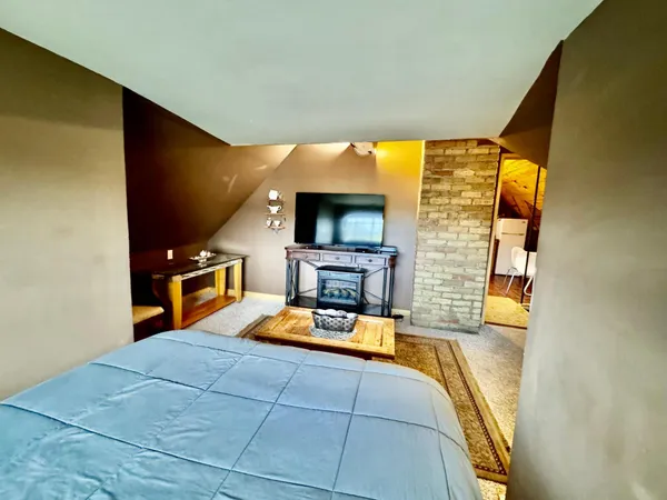 $4,900 | 1464 West Minnehaha Avenue, St. Paul, MN 55104