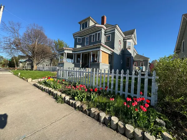 $4,900 | 1464 West Minnehaha Avenue, St. Paul, MN 55104