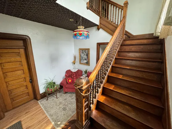 $4,900 | 1464 West Minnehaha Avenue, St. Paul, MN 55104