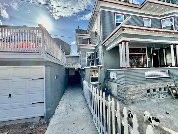 $4,900 | 1464 West Minnehaha Avenue, St. Paul, MN 55104