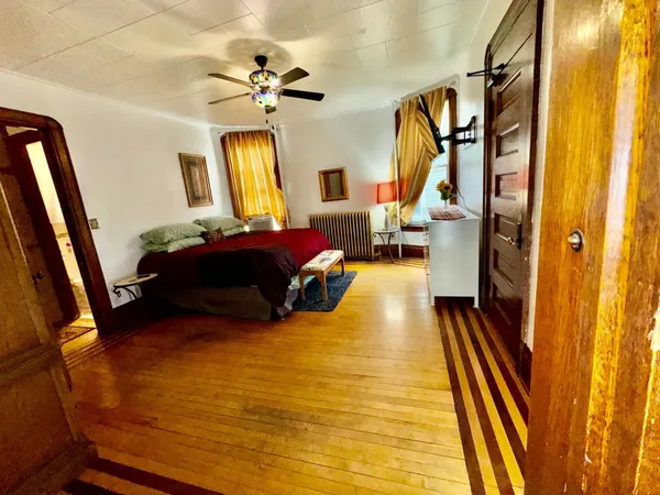 $4,900 | 1464 West Minnehaha Avenue, St. Paul, MN 55104