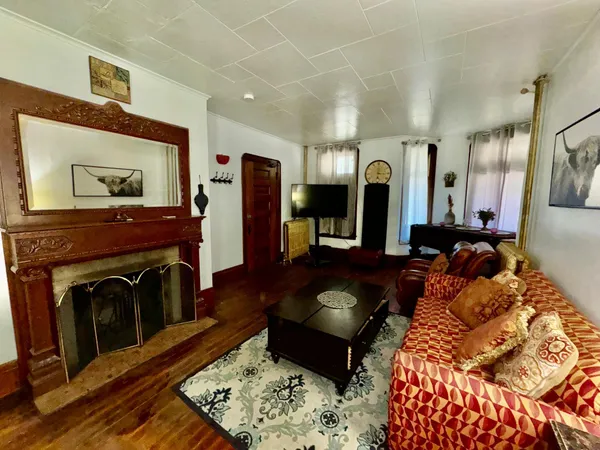 $4,900 | 1464 West Minnehaha Avenue, St. Paul, MN 55104