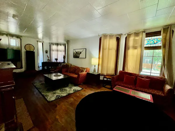 $4,900 | 1464 West Minnehaha Avenue, St. Paul, MN 55104